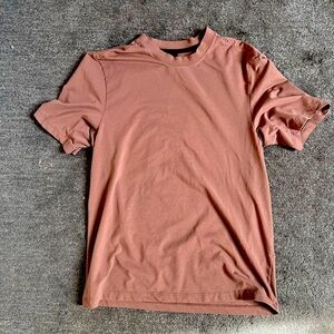 Lululemon Zeroed in short sleeve t-shirt. like new. size small. color: taupe